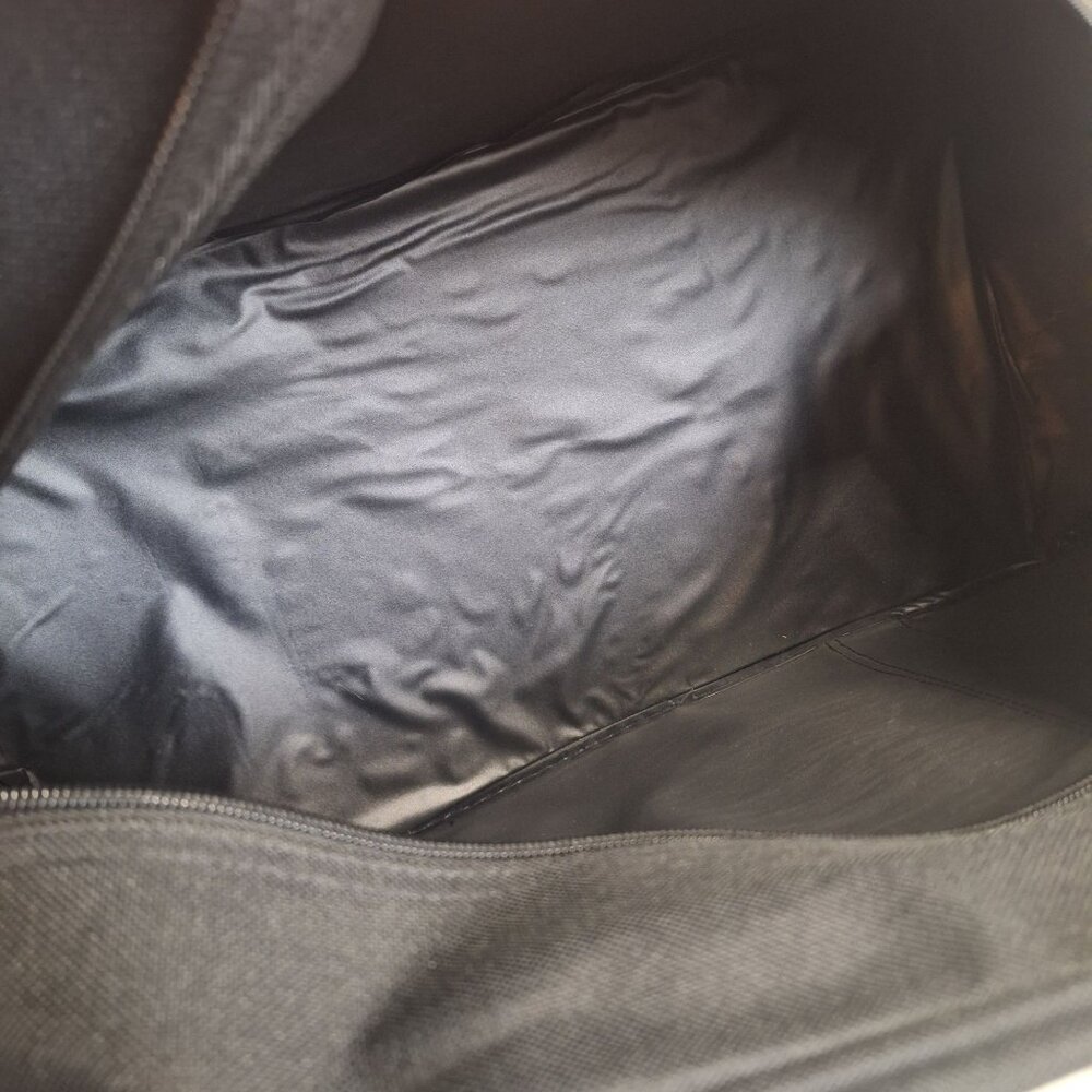 Ariat Black Polyester Duffle Bag With Zippered Pocket & Double Handles  16x10x6" - Picture 10 of 12